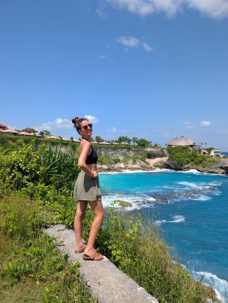 Aurélie, expatriée à Bali depuis 2 ans, teste la connexion internet Telkomsel et l'eSIM Holafly pour son blog.