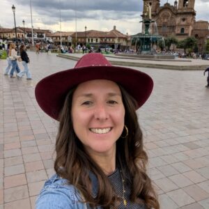 Lili à Cusco avec son téléphone et son eSIM Holafly au Pérou