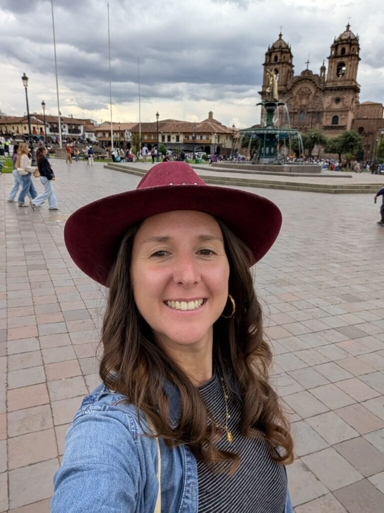 Lili à Cusco avec son téléphone et son eSIM Holafly au Pérou