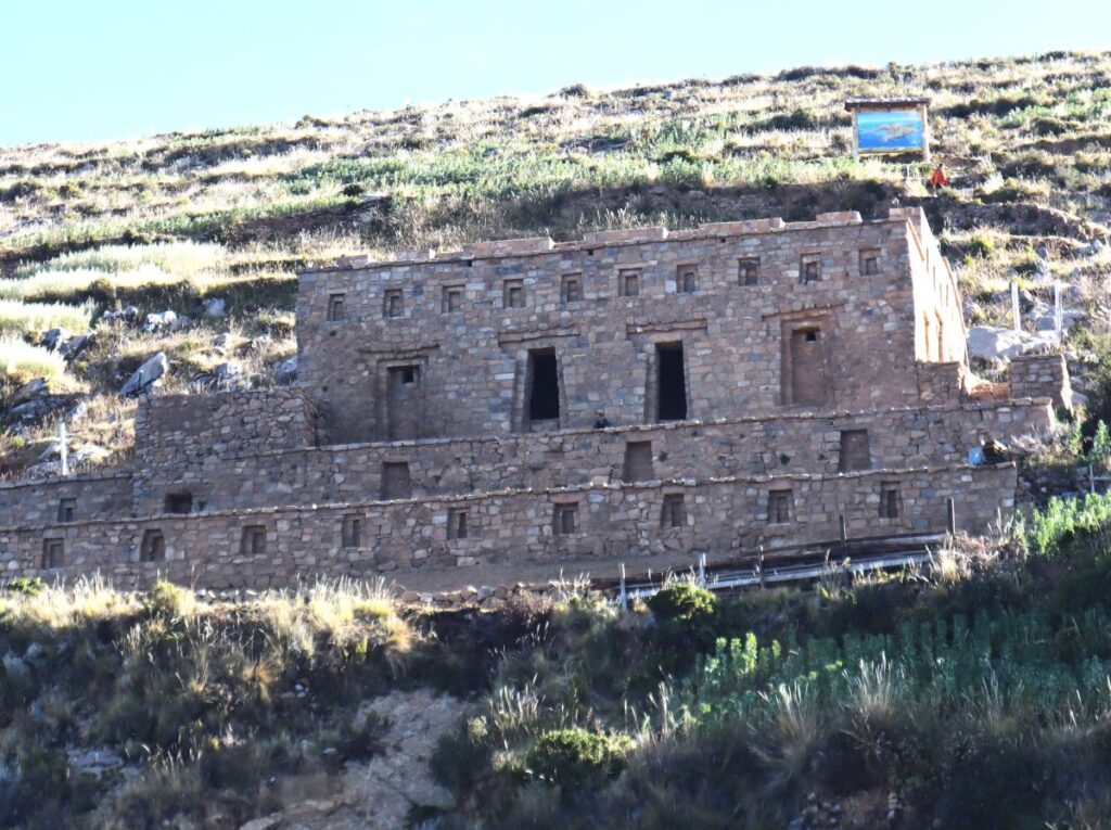 temple du soleil isla del sol bolivie
