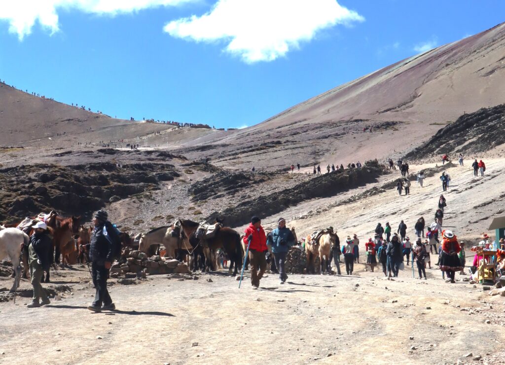 altitude montée vinicunca chevaux parking