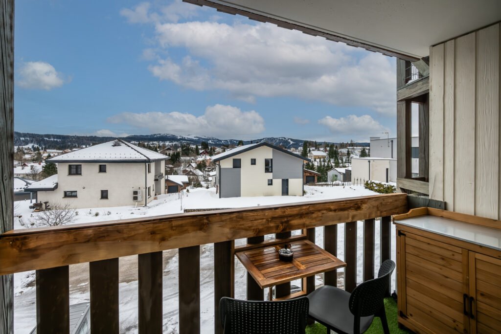 La Canopée Jurasienne terrasse vue Les Rousses Jura