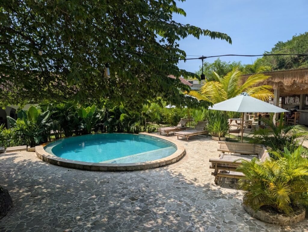 Palmhouse Boutique Hotel Kuta Lombok piscine jardin