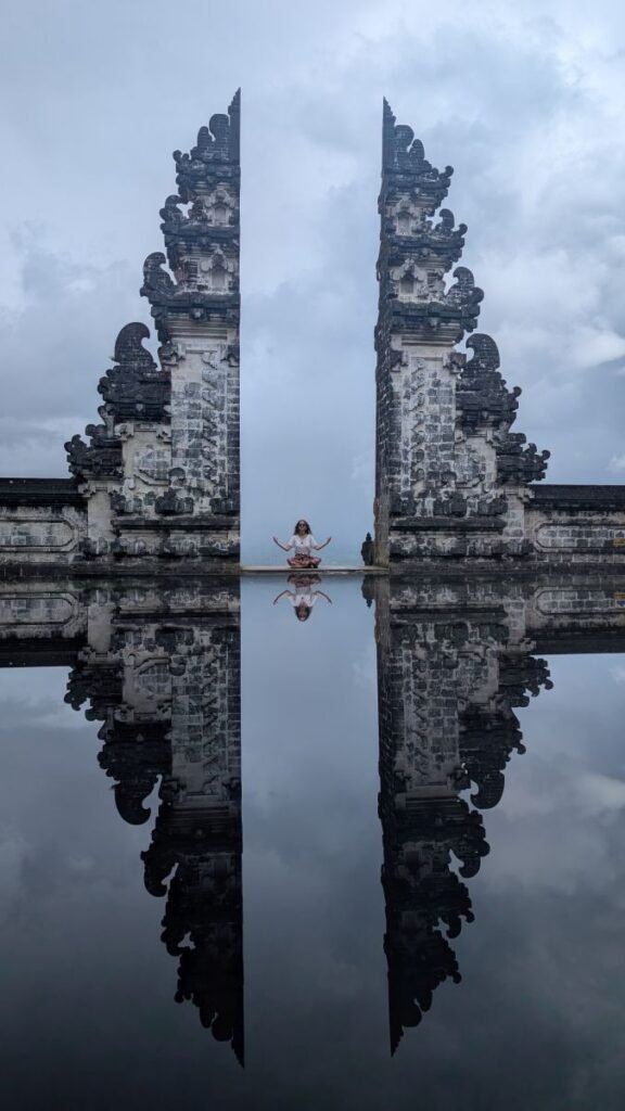 moi lilifoodiestravel devant temple lempuyang a amed que faire sidemen bali